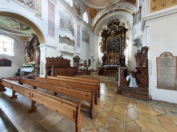 Foto vom Kirchenraum von St. Peter und Paul